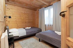 Holiday House With Garden by Renters