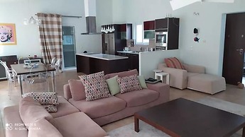 Luxurious 6 Bedroom Villa In a Great Location