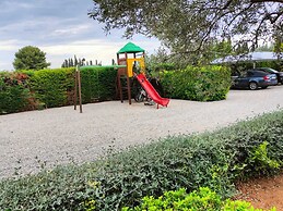 Luxurious 6 Bedroom Villa In a Great Location