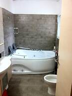 Luxurious 6 Bedroom Villa In a Great Location