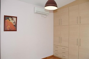 Luxurious 6 Bedroom Villa In a Great Location