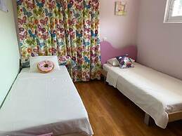 Luxurious 6 Bedroom Villa In a Great Location