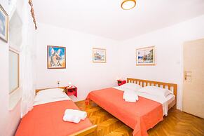 Apt Next to the Beach w Balcony and sea View