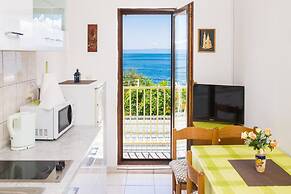 A1 - apt Next to the Beach w Balcony and sea View