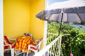 Apt Next to the Beach w Balcony and sea View