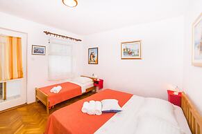 Apt Next to the Beach w Balcony and sea View