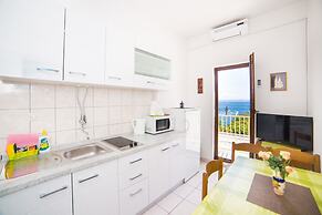 Apt Next to the Beach w Balcony and sea View