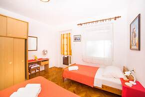 Apt Next to the Beach w Balcony and sea View