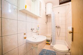 Studio Next to the Beach w Terrace and Parking