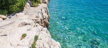 Studio Next to the Beach w Terrace and Parking