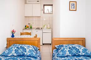 Studio Next to the Beach w Terrace and Parking