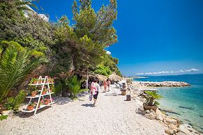 Studio Next to the Beach w Terrace and Parking