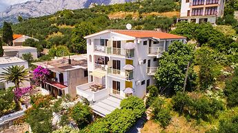 Studio Next to the Beach w Terrace and Parking