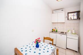 Studio Next to the Beach w Terrace and Parking