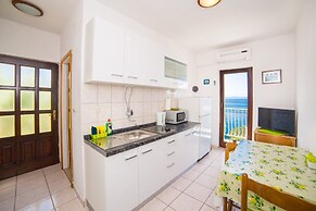 A4 - apt Next to the Beach w Balcony and sea View