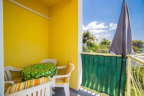 Apt Next to the Beach w Balcony and sea View