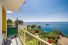 Apt Next to the Beach w Balcony and sea View