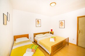 Apt Next to the Beach w Balcony and sea View