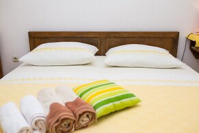 Apt Next to the Beach w Balcony and sea View