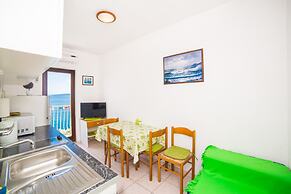 Apt Next to the Beach w Balcony and sea View