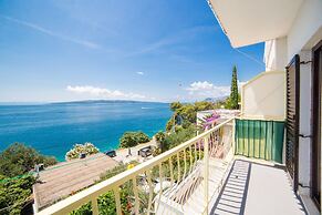 Apt Next to the Beach w Balcony and sea View