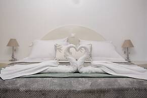 Sun Angelos Oia - Luxury Cave Suites