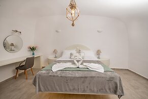 Sun Angelos Oia - Luxury Cave Suites