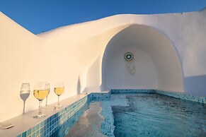Sun Angelos Oia - Luxury Cave Suites