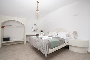 Sun Angelos Oia - Luxury Cave Suites