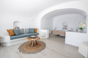 Sun Angelos Oia - Luxury Cave Suites
