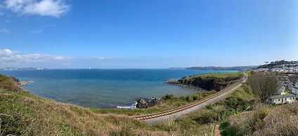 Pool-garden-2br-parking-wifi-sleeps6