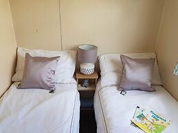 Pool-garden-2br-parking-wifi-sleeps6