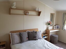 Pool-garden-2br-parking-wifi-sleeps6