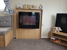 Pool-garden-2br-parking-wifi-sleeps6