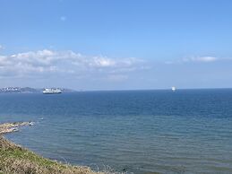 Pool-garden-2br-parking-wifi-sleeps6