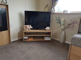 Pool-garden-2br-parking-wifi-sleeps6