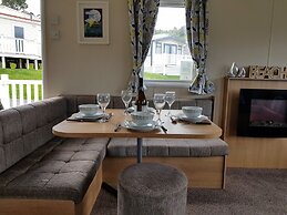 Pool-garden-2br-parking-wifi-sleeps6