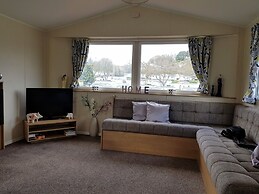 Pool-garden-2br-parking-wifi-sleeps6