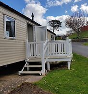 Pool-garden-2br-parking-wifi-sleeps6