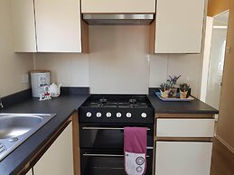 Pool-garden-2br-parking-wifi-sleeps6