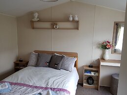 Pool-garden-2br-parking-wifi-sleeps6