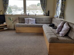 Pool-garden-2br-parking-wifi-sleeps6