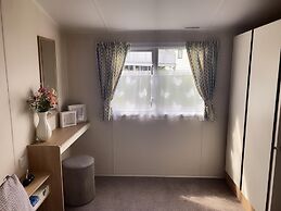 Pool-garden-2br-parking-wifi-sleeps6