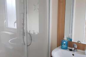 Pool-garden-2br-parking-wifi-sleeps6