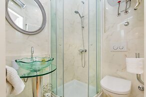 Steps Old Town Apartments by Irundo