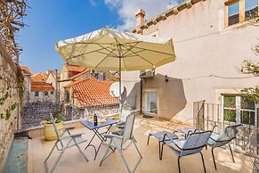 Steps Old Town Apartments by Irundo