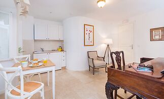 Steps Old Town Apartments by Irundo