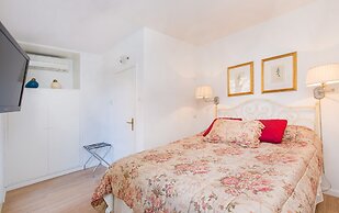 Steps Old Town Apartments by Irundo