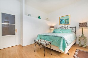 Steps Old Town Apartments by Irundo