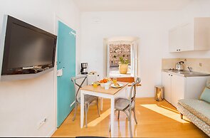 Steps Old Town Apartments by Irundo